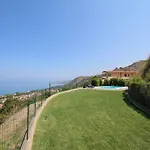 Family Sea-view Retreat In Daire