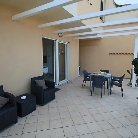Daire Family Sea-view Retreat In