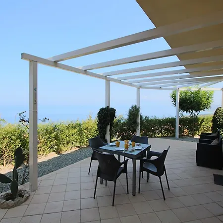 Family Sea-view Retreat In Daire *