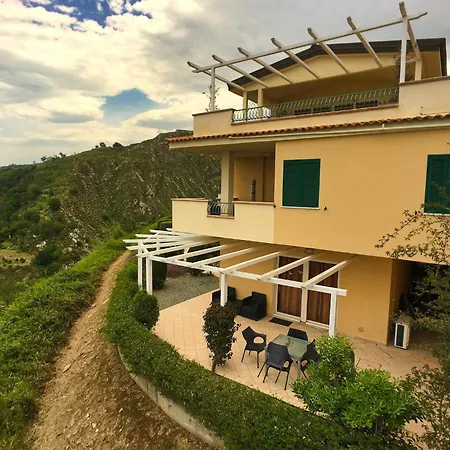 Family Sea-view Retreat In *