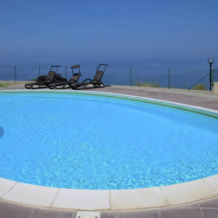 Family Sea-view Retreat In Appartamento