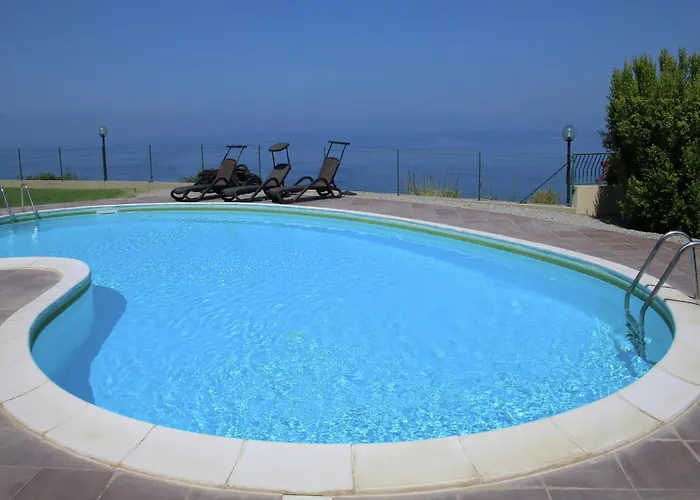 Family Sea-view Retreat In Apartman Parghelia