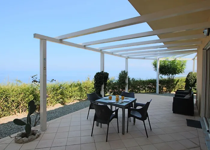 Family Sea-view Retreat In Parghelia